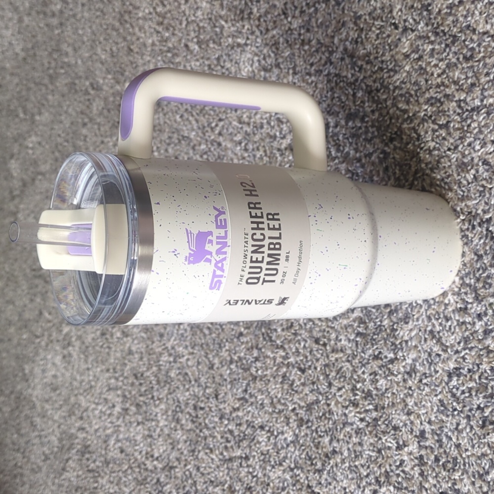 Stanley Flowstate Quencher H2.0 Tumbler 30 oz. In cream and lavender speckle